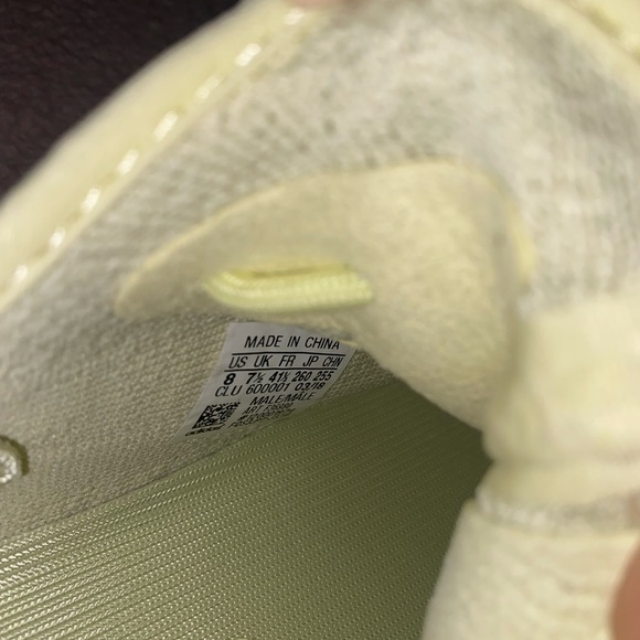 Adidas Yeezy Boost 350 V2 - Picture 7 of 7